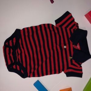 Gap collar onesie for baby boy says 6-12 months.